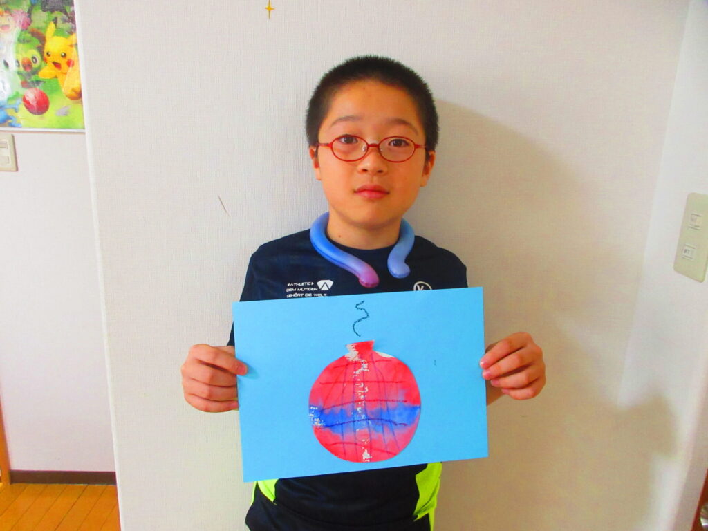 制作活動の様子　アルミホイルでにじみ絵アート