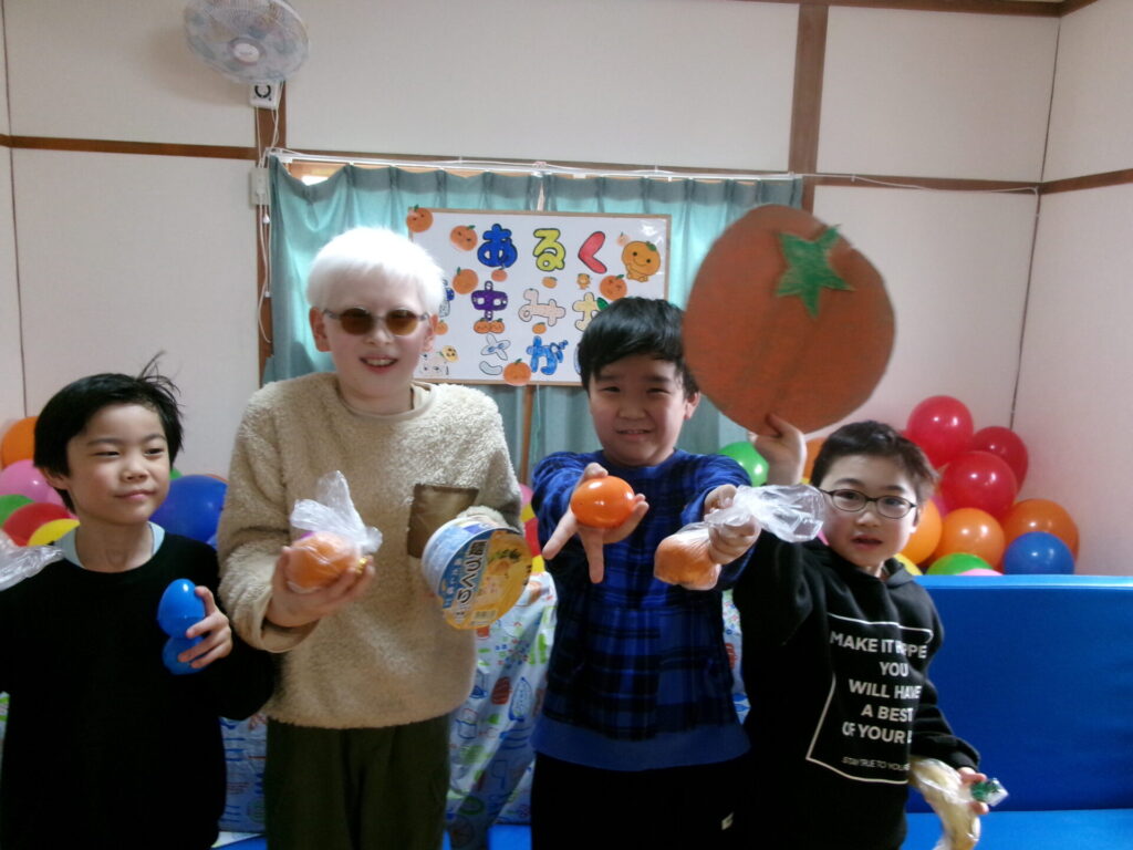 『合同レク雪中みかん探し』の様子